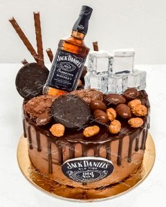Tort aniversar Jack Daniel's Ice Cubes Drip Cake de la Cofetaria Altfel